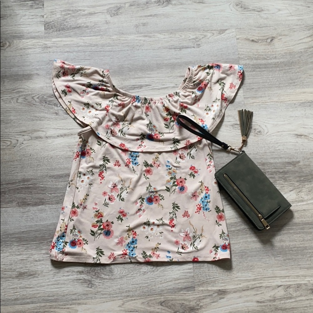 Floral off the shoulder top!